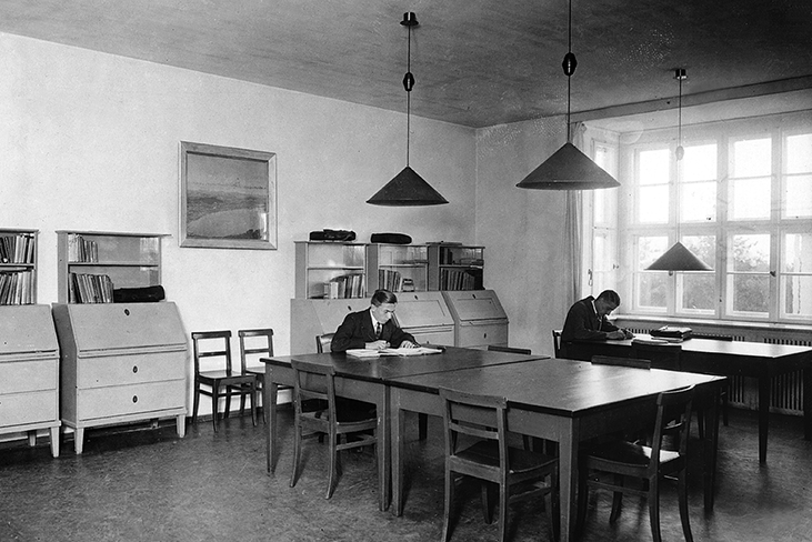 Schüler in Aufenthaltsraum, ca. 1927