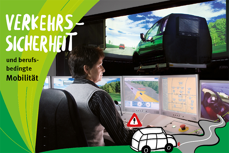 Blick über die Schulter einer Frau, die vor mehreren Bildschirmen auf einem Bürodrehstuhl sitzt. Im Hintergrund der Fahrsimulator des IAG. Text im Bild: Verkehrssicherheit und berufsbedingte Mobilität